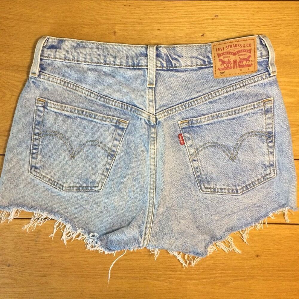 Levi’s 501 Jean shorts 28 button-fly light wash distressed - Picture 2 of 10